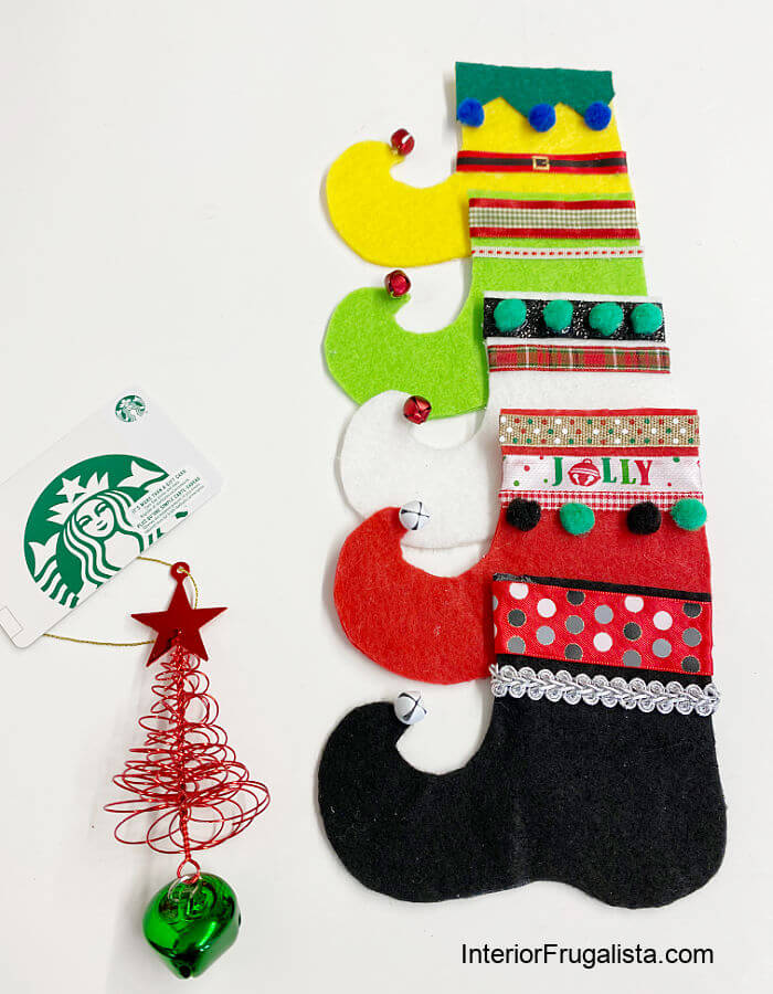 How to add a personal touch to your holiday gift giving with these easy peasy no-sew felt elf shoe gift card holders made with dollar store supplies.