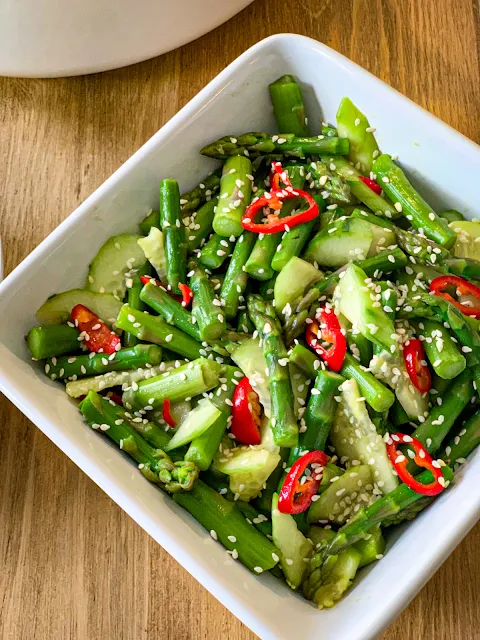 Spring Asparagus Salad with Tangy Avocado Lemon Vinaigrette is a spring salad that comes together quickly with fresh taste with fresh vegetables and zing in the vinaigrette, which makes someone think it is perfect for a side dish.