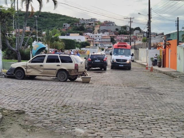 Acidente envolvendo Dois veículos no cruzamento no bairro Jacobina I