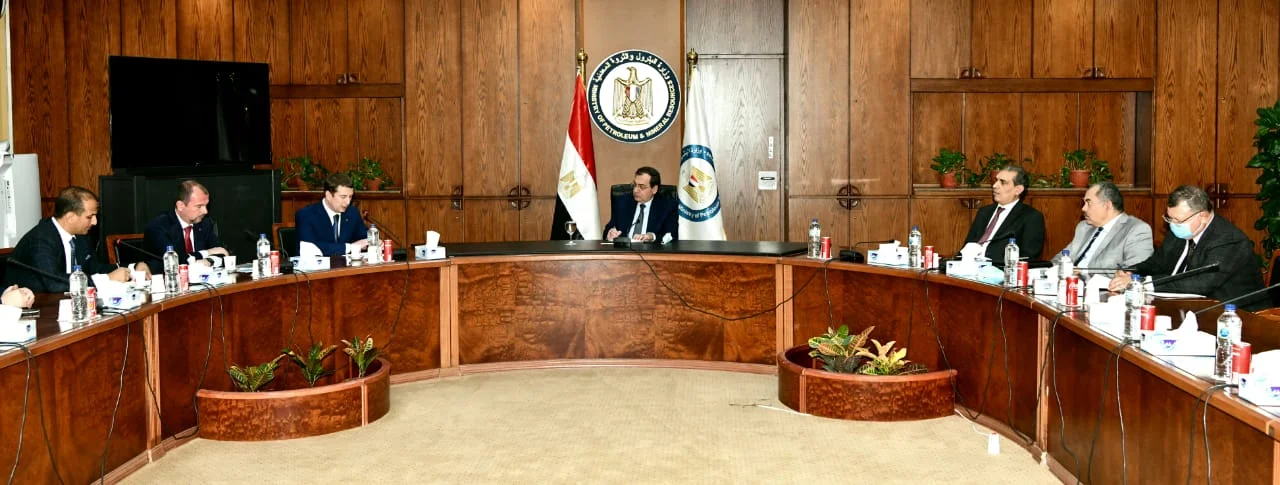 وزير البترول يبحث مع لوك أويل الروسية التوسع في استثماراتها بمصر