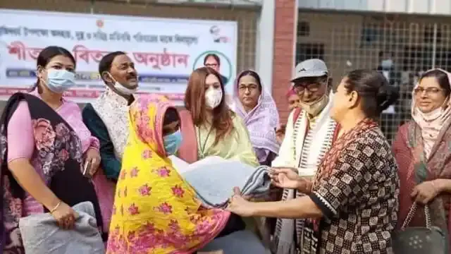 উল্লাপাড়া মহিলা আওয়ামীলীগের শীতবস্ত্র বিতরণ