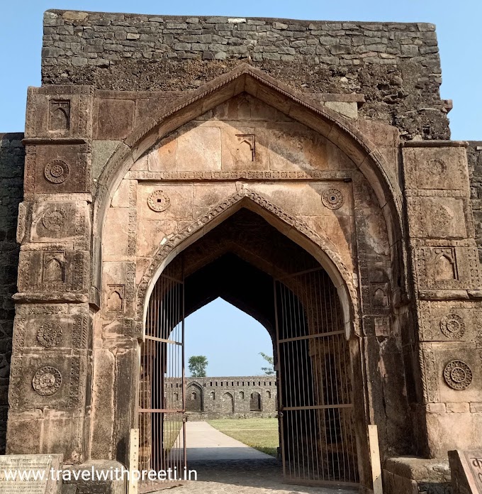 दाई का महल और मलिक मुगीध मस्जिद मांडू - Dai's Palace Mandu