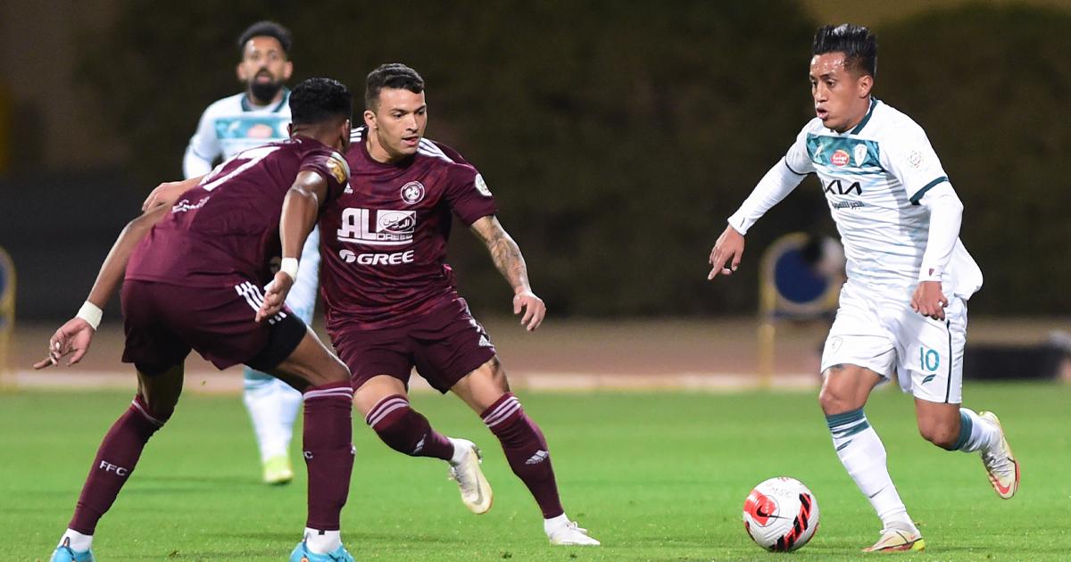 Christian Cueva en partido del Al-Fateh SC