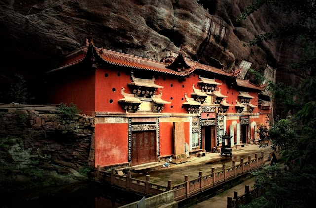Циюньшань, скальный храм