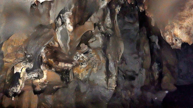 stalactite formation inside the St. Paul Cave and Underground River also known as Puerto Princesa Underground River