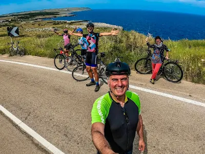 carbon road bike rental in Otranto cycling in Apulia