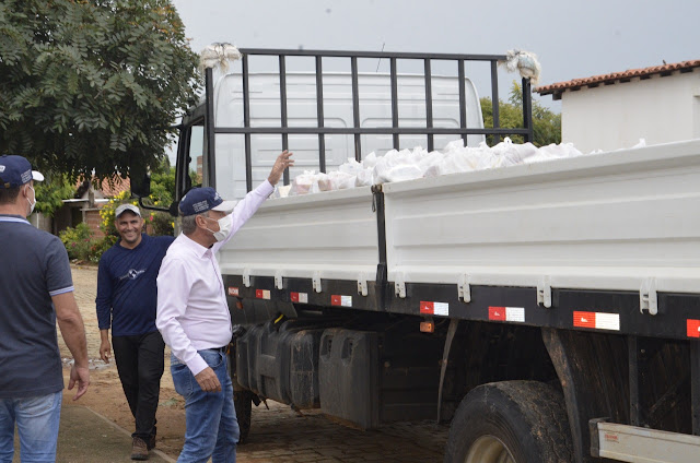 Secretaria de Assistência Social de Dom Basílio realiza entrega de cestas básicas doadas por empresário
