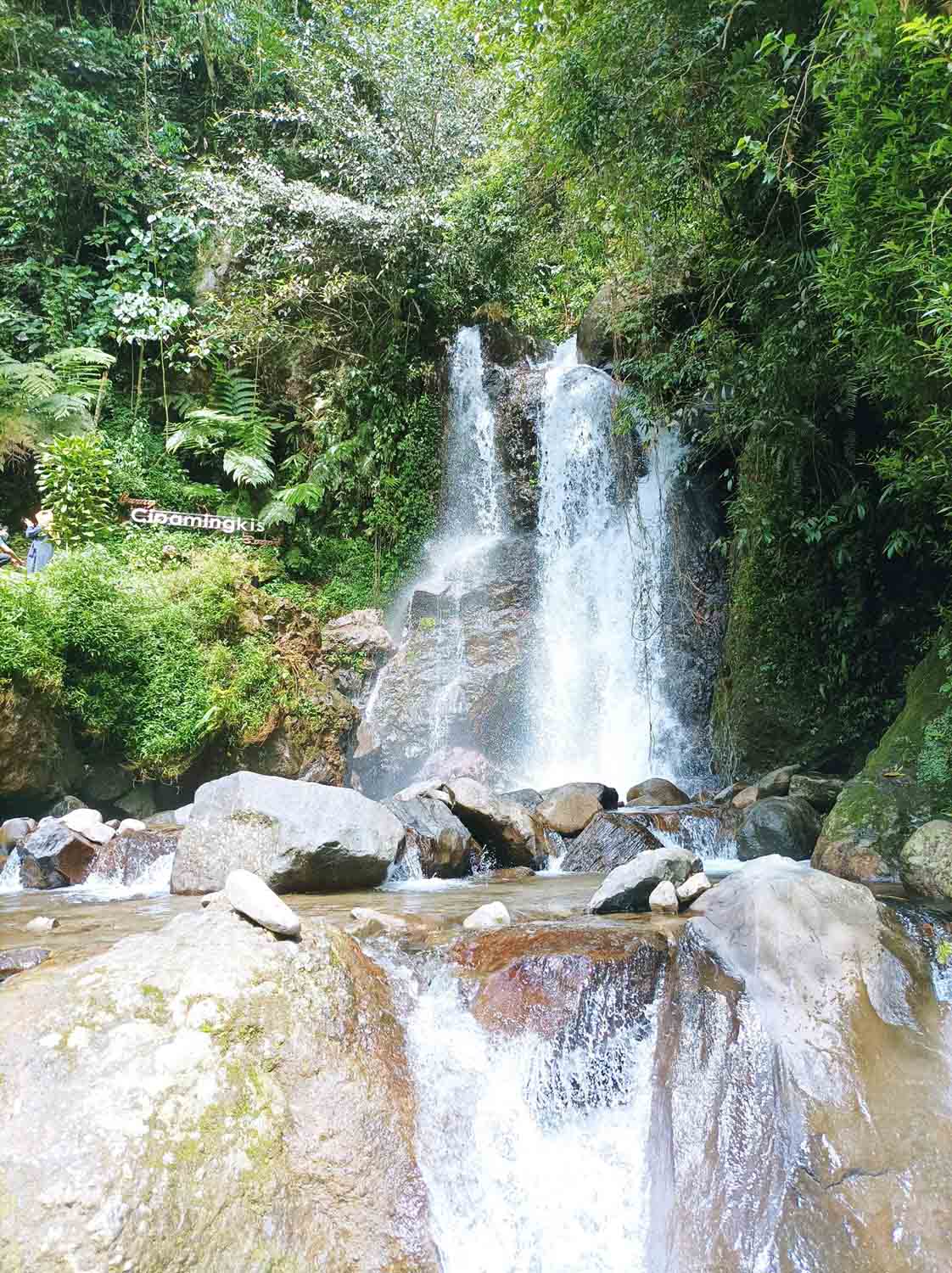 Air Terjun Cipamingkis Bogor