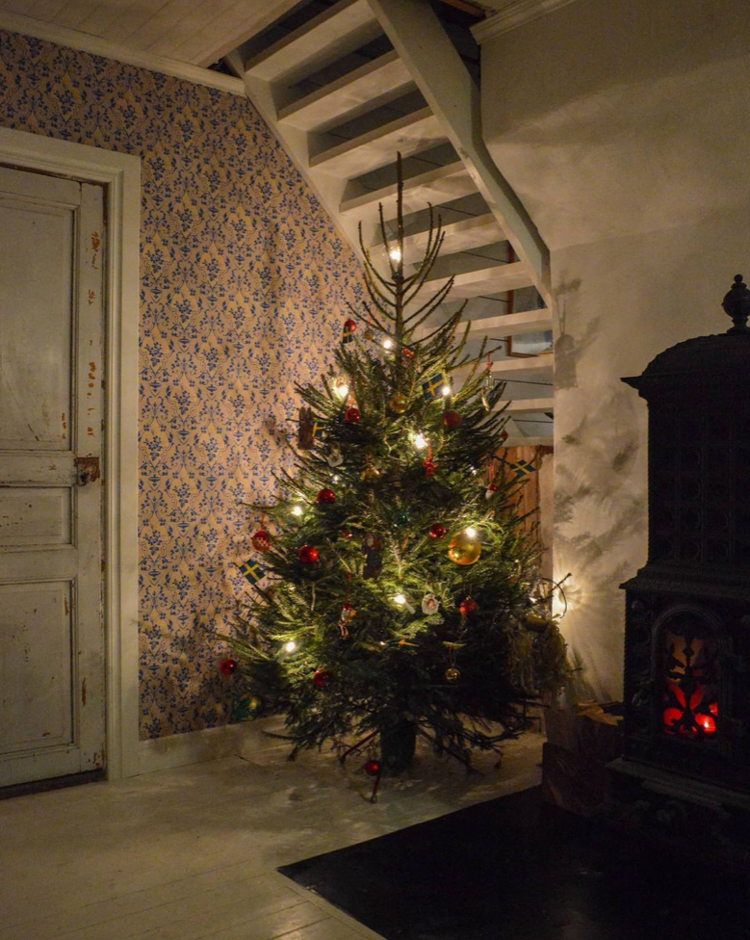 my scandinavian home: A Charming Festive Swedish Cottage In Winter Time