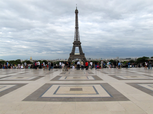 Tour Eiffel (Eiffel Tower) against a cloudy sky seen from the terrace of the Palais de Chaillot, Paris