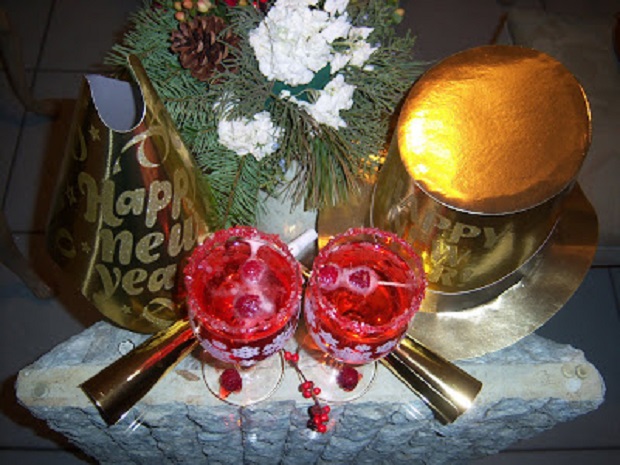 holiday raspberry cocktails and party favors