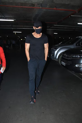 John Abraham Clicked at the Airport gallery
