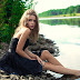 Hình nền HD: váy quây màu đen dành cho nữ, người mẫu, tóc vàng, mắt xanh, ven sông