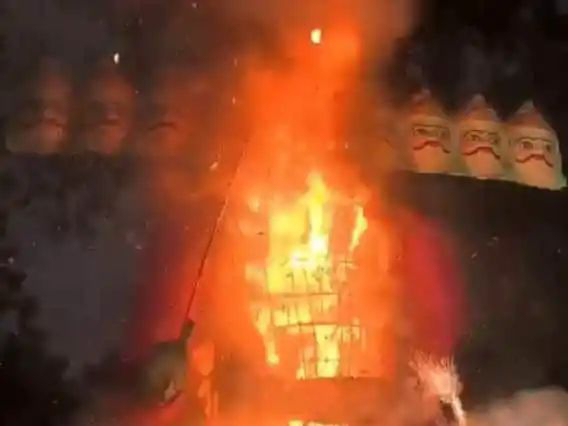 Dussehra 2023: अम्बिकापुर में खुद ब-खुद जल गया दशानन, रावण दहन देखने के लिए पहुंचे लोग हुए मायूस,,,।