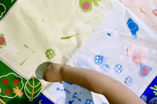 A water mat is a great mess free way for toddlers and preschoolers to get creative