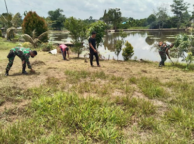 Satgas Pamtas Yonif Mekanis 643/Wns Karya Bhakti Ramadhan Bersih di Perbatasan