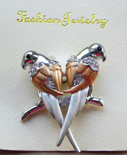 Love bird brooch enamelled