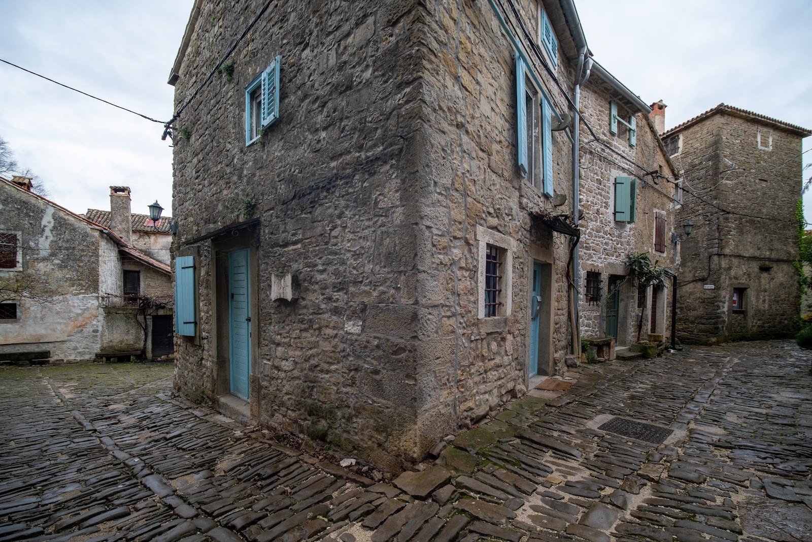 Balcanes Occidentales: en coche y con perrita. - Blogs de Europa Oriental - Día 2: Grožnjan y Motovun (HR) (3)