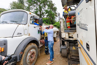 Prefeito Vinicius Claussen vistoria recapeamento da Estrada Teresópolis-Friburgo com o presidente do DER-RJ