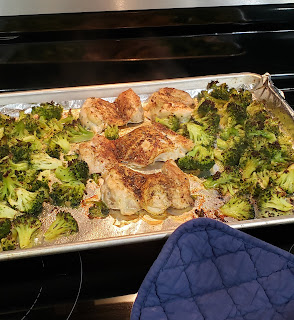 gluten free dairy free sheet pan chicken thighs broccoli