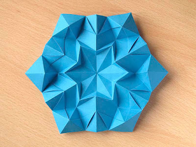 Origami, vista posteriore : Stella emergente by Francesco Guarnieri