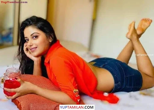 Sneha Paul Sexy Navel & Boobs Cleavage Show