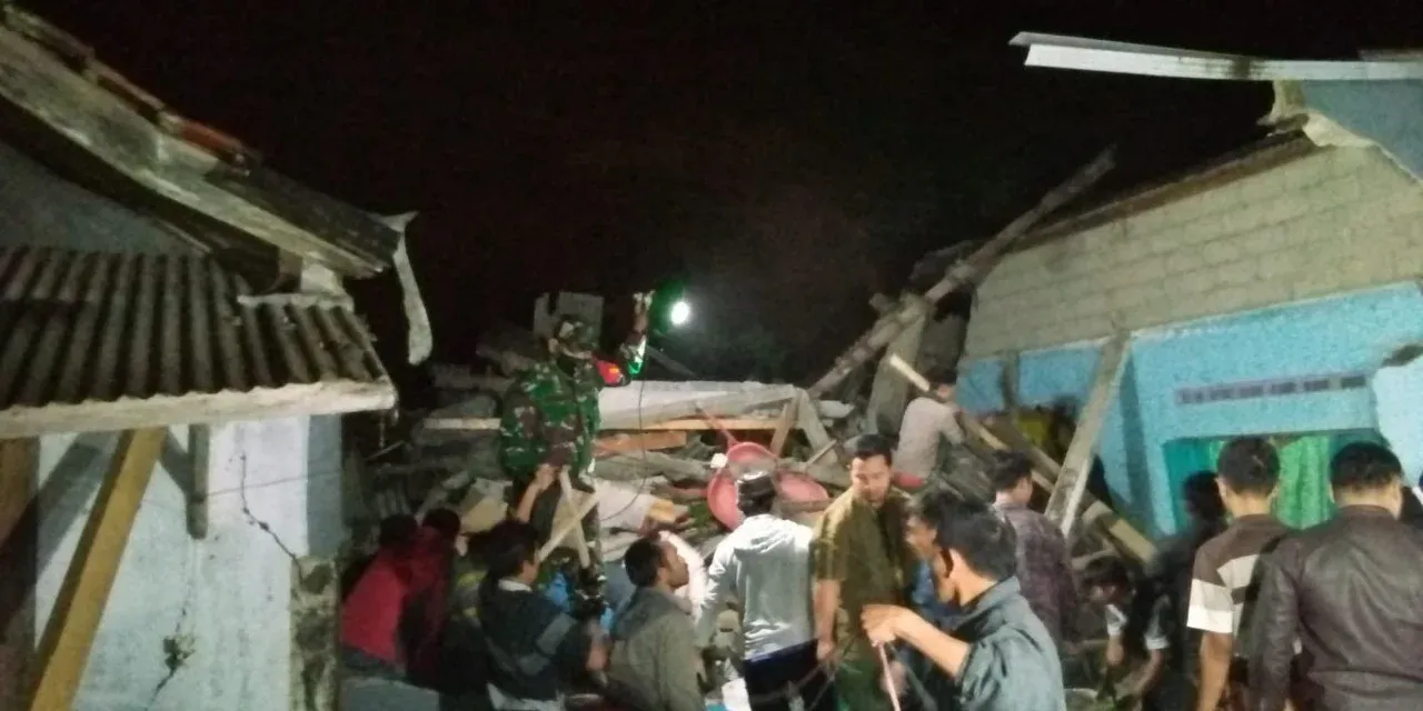 Residents' houses were damaged by a landslide that occurred in Banjarnegara Regency, Central Java Province. (BPBD Banjarnegara).