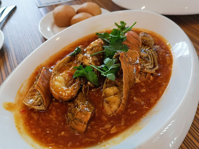 Slipper Lobster in Chilli Sauce with Mantou