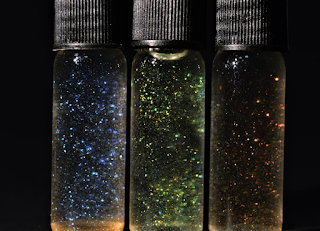 Plastic-free glitter for use in the cosmetics
