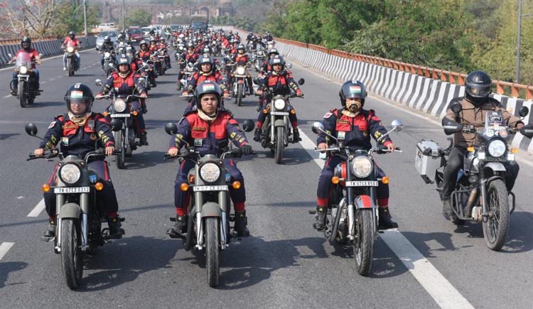 36 members of BSF Seema Bhawani set out on a journey from New Delhi to Kanyakumari on Royal Enfield bikes