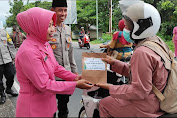 Berbagi Kebahagiaan Jelang Berbuka Puasa, Polsek Gangga Bagi-Bagi Takjil