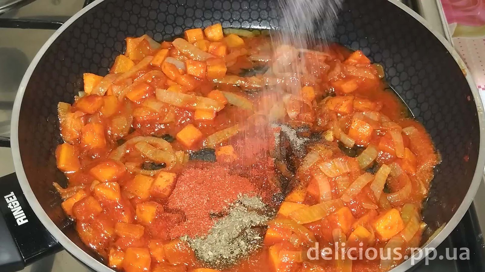 Фото приготовления рецепта: «Фасоль в соусе на сковороде.» - шаг №4