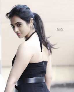 Ramya pandian black and white stunning photoshoot