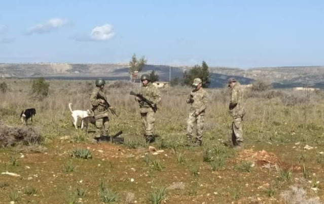Ένοπλοι στρατιώτες του τουρκικού κατοχικού στρατού εισήλθαν στη νεκρή ζώνη στο χωριό Δένεια, έξω από τη Λευκωσία και εκδίωξαν Ελληνοκύπριο γεωργό, που είχε μεταβεί στο χωράφι του
