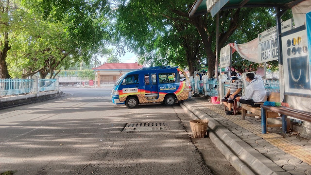 Angkot feeder teman bus solo