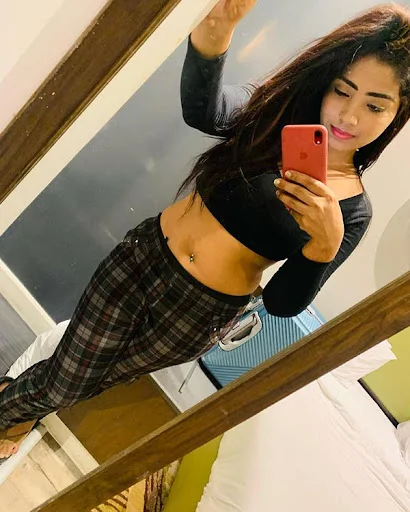 Aayushi Jaiswal curvy actress ullu kooku