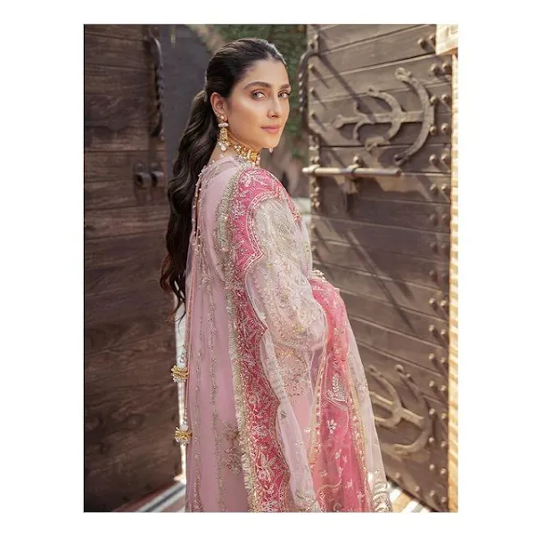 Ayeza Khan Ethereal Looks donned in Afrozeh Hayat bridal collection
