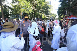 Tertahan di Jalan Menuju Bundaran Kuda Monas, Massa Reuni 212 Berdebat dengan Polisi