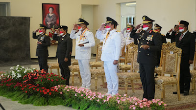 Irup Presiden Jokowi, Gubernur Olly dan Wagub Steven Ikuti Upacara Penurunan Bendera secara Virtual