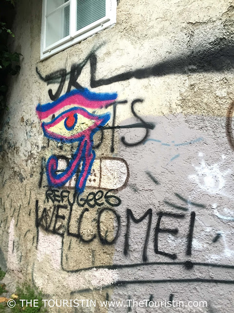 Street Art: Refugees Welcome.