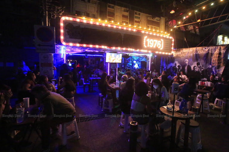 Thailand Debates Ending Alcohol Ban, Boosting Tourism