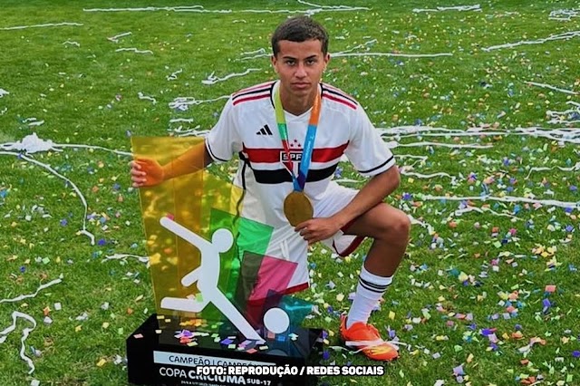 Jovem de 16 anos assina contrato profissional com São Paulo com multa de R$ 320 milhões