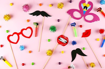 bridal-shower-fun-photo-booth-props-kit