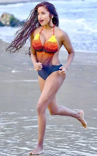 Pooja Bhalekar bikini ladki actress