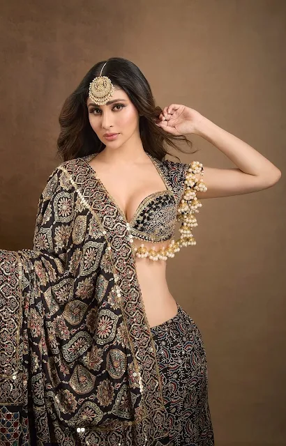 Sexy Looks of Mouni Roy in Deep Neck Blouse