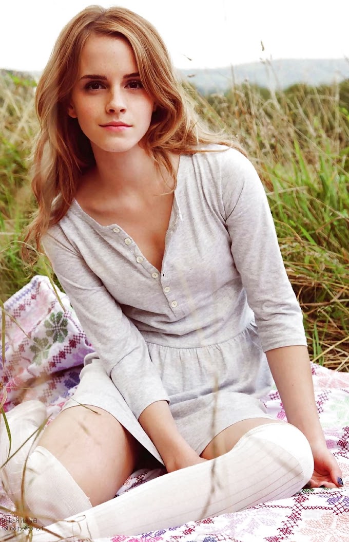Emma Watson #HermioneGranger #Hermione #Emma #Watson #EmmaWatson #Skirt #Stockings #WhiteStockings