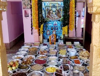 ठाकुरजी को लगाया 56 भोग,रजत पोशाक  की भेंट