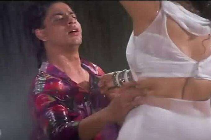 Shahrukh Khan and Juhi Chawla romance in tu mere samne song