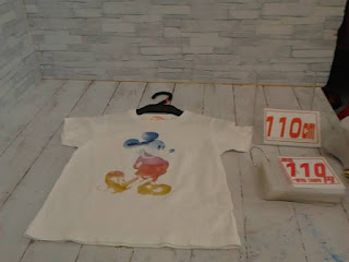 中古品　子供服　１１０ｃｍ　ミッキープリント　ホワイト　半袖Ｔシャツ　１１０円