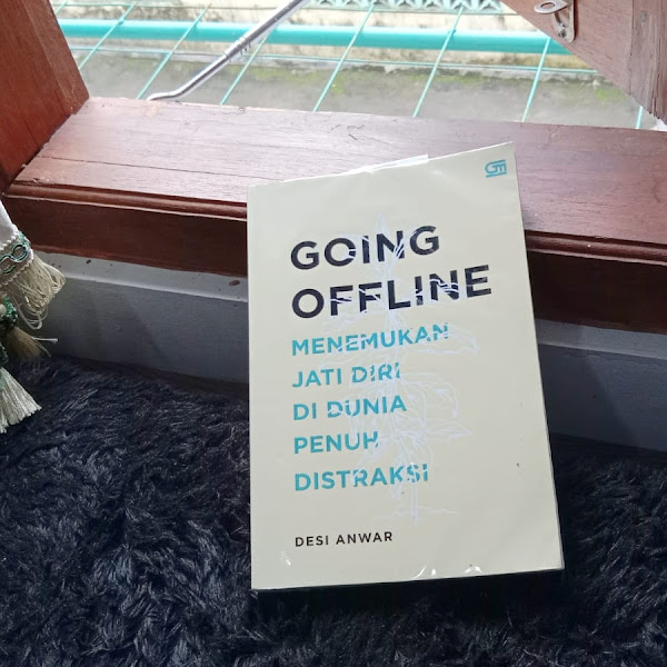 Going Offline (Menemukan Jati Diri Di Dunia Penuh Distraksi): Review Buku